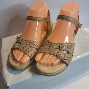 SAS  Duo Women's Tripad Comfort Beige Leather Sandals. Size 6 W
